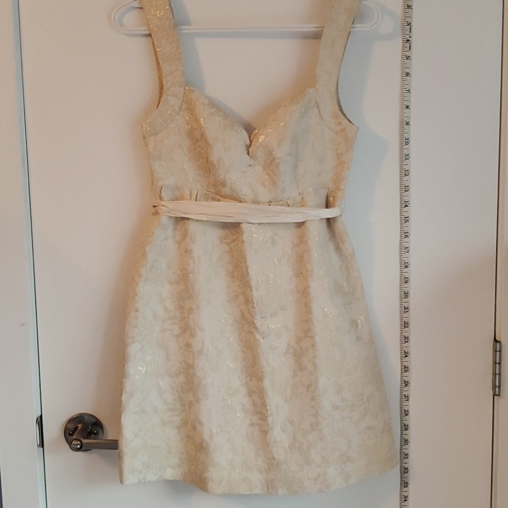 EUC Gold and Cream Floral Guess Dress with Belt